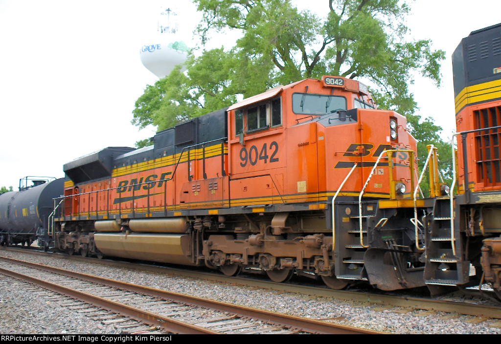 BNSF 9042